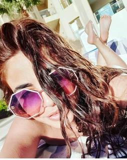 Dolli Shahin feet photo thumbnail