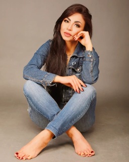 Dolli Shahin feet photo thumbnail
