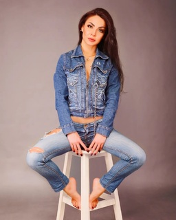 Dolli Shahin feet photo thumbnail
