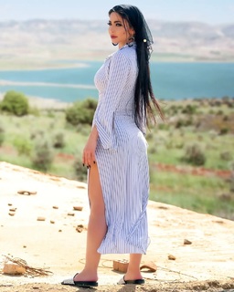 Dolli Shahin feet photo thumbnail