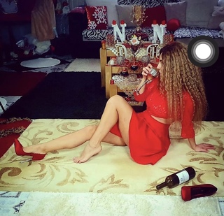 Dolli Shahin feet photo thumbnail