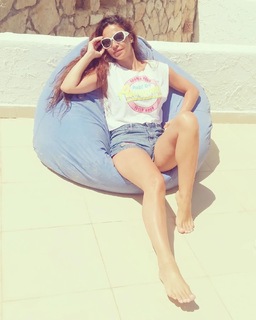 Dolli Shahin feet photo thumbnail