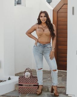 Dolly Castro feet photo 3