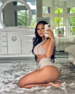 Dolly Castro feet photo 20