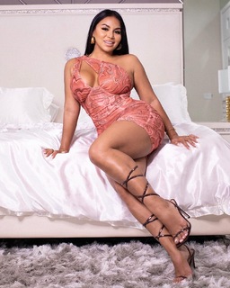 Dolly Castro feet photo 11