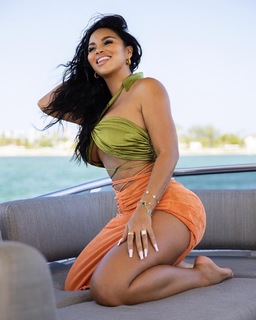Dolly Castro feet photo 9