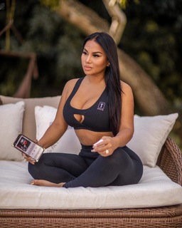 Dolly Castro feet photo 20
