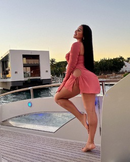 Dolly Castro feet photo 16