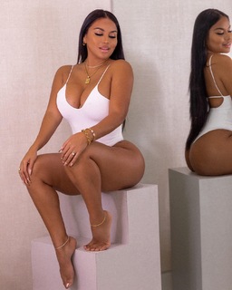 Dolly Castro feet photo 13
