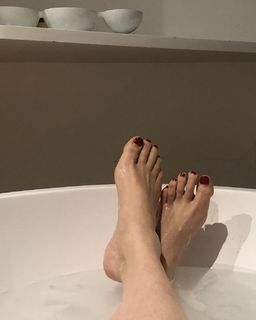 Dolly Wells feet photo 7