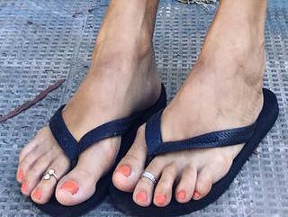 Dolores Barreiro feet photo 3