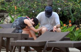 Dolores O'Riordan feet photo thumbnail