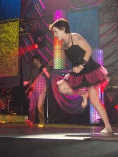 Dolores O'Riordan feet photo thumbnail