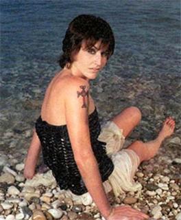 Dolores O'Riordan feet photo thumbnail