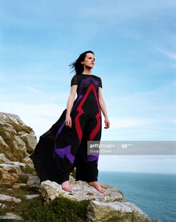 Dolores O'Riordan feet photo thumbnail