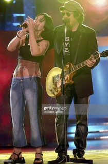 Dolores O'Riordan feet photo thumbnail