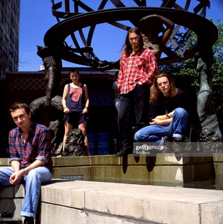 Dolores O'Riordan feet photo thumbnail