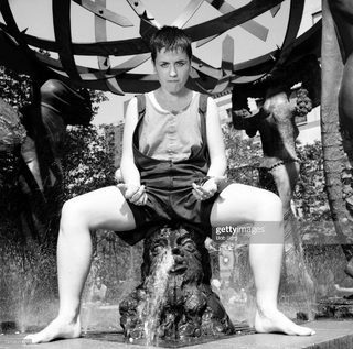 Dolores O'Riordan feet photo thumbnail