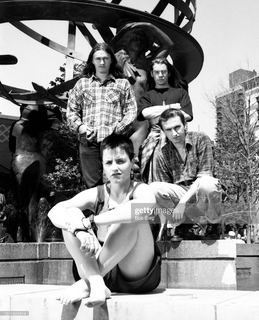 Dolores O'Riordan feet photo thumbnail