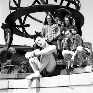 Dolores O'Riordan feet photo thumbnail