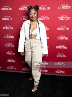 Dominique Fishback feet photo 3