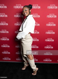 Dominique Fishback feet photo 1