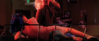 Dominique Swain feet photo thumbnail