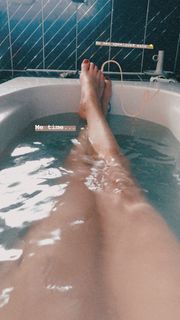 Dominique van Hulst feet photo 13