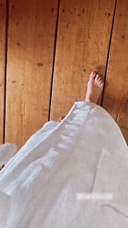 Dominique van Hulst feet photo 3