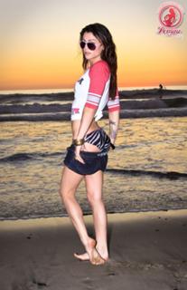 Domino Presley feet photo thumbnail