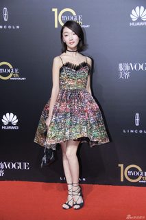 Dongyu Zhou feet photo 10