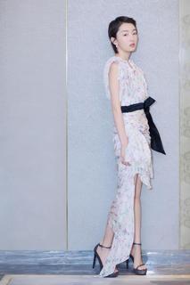 Dongyu Zhou feet photo 3