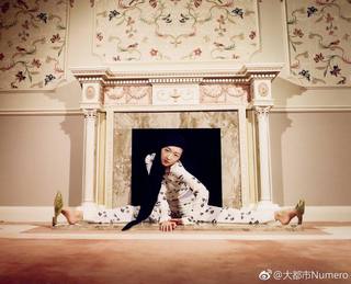 Dongyu Zhou feet photo 3