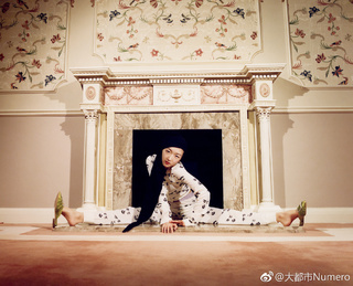 Dongyu Zhou feet photo 3