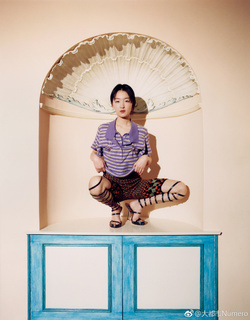 Dongyu Zhou feet photo 2