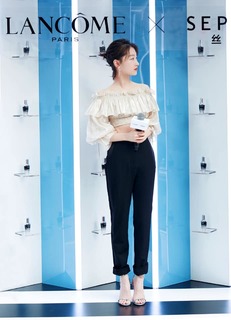 Dongyu Zhou feet photo 12