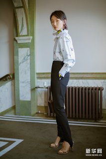Dongyu Zhou feet photo 10