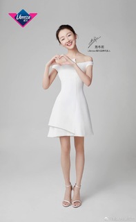 Dongyu Zhou feet photo 7