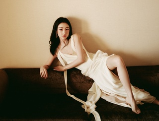 Dongyu Zhou feet photo 17