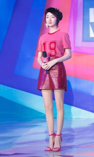 Dongyu Zhou feet photo 14