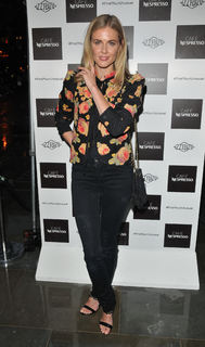Donna Air feet photo 7