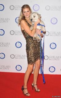 Donna Air feet photo 4