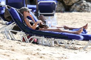 Donna Air feet photo 6