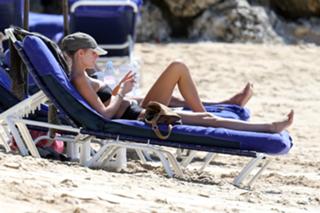 Donna Air feet photo 5