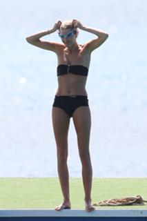 Donna Air feet photo 2