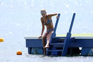 Donna Air feet photo 9