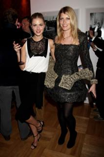 Donna Air feet photo 4
