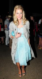 Donna Air feet photo 2