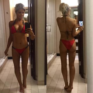 Donna D'Errico feet photo thumbnail