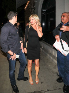 Donna D'Errico feet photo thumbnail